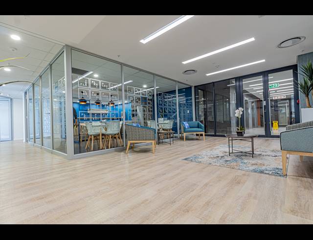21M² SERVICED OFFICE TO LET IN VORNA VALLEY